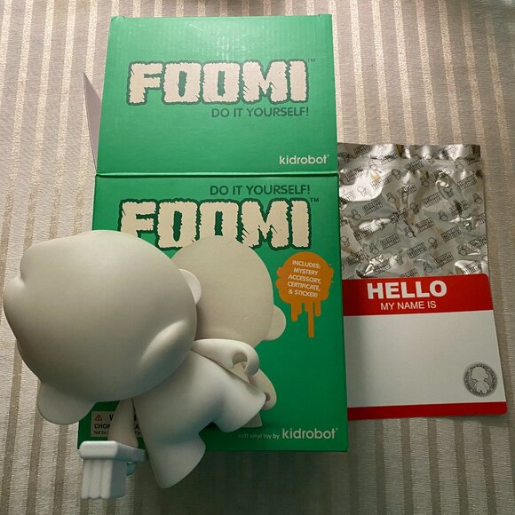 FOOMI FIGURE BY KIDROBOT 6.5" WHITE DO IT YOURSELF - Picture 6 of 10